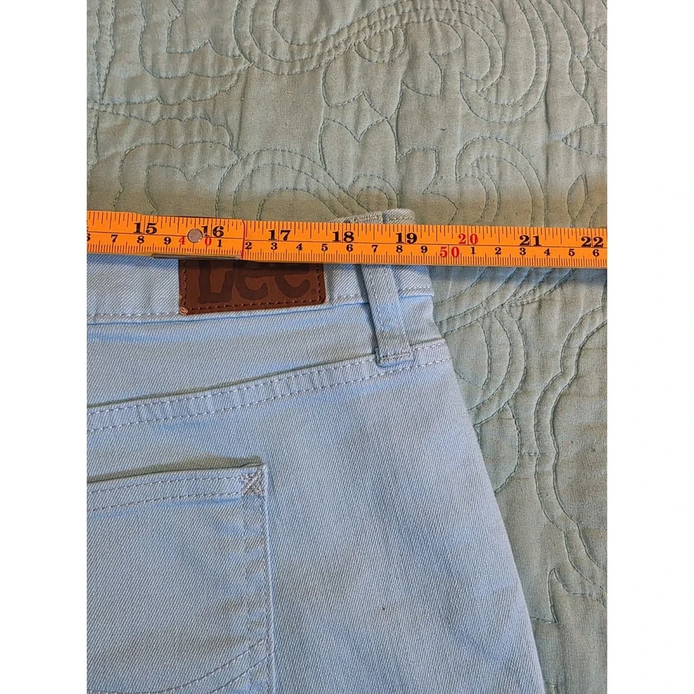 Lee Women's Size 22 Blue M Mid Rise Soft‎ Comfort Waistband Stretch Shorts